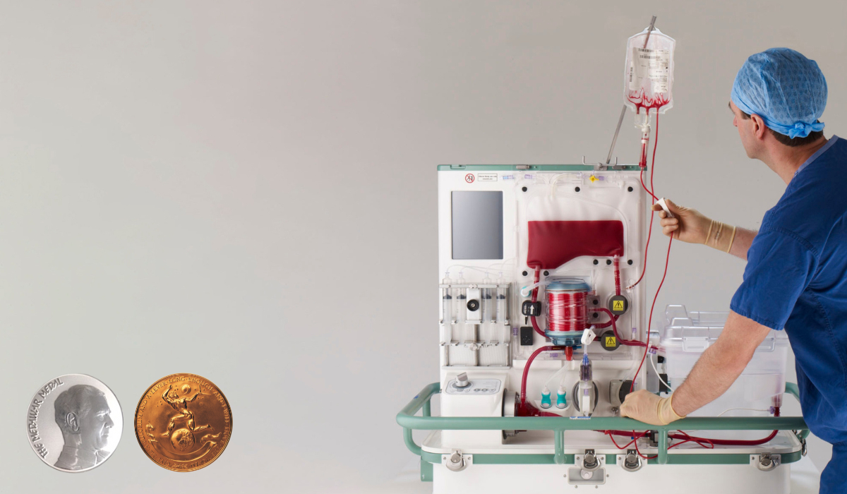 surgeon with the organox metra system and awards image