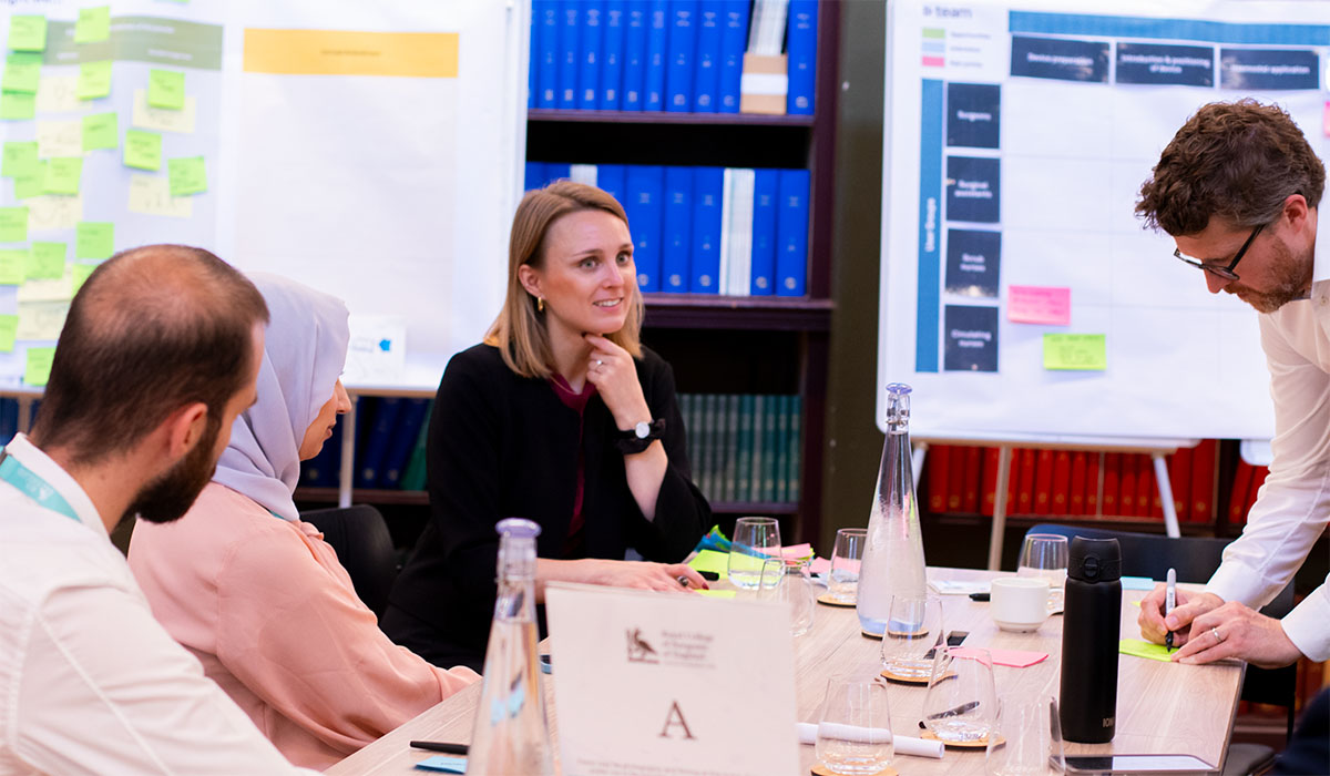 Andrea Pisa, Team Consulting, discussing with surgeons at the Royal College of Surgeons of England