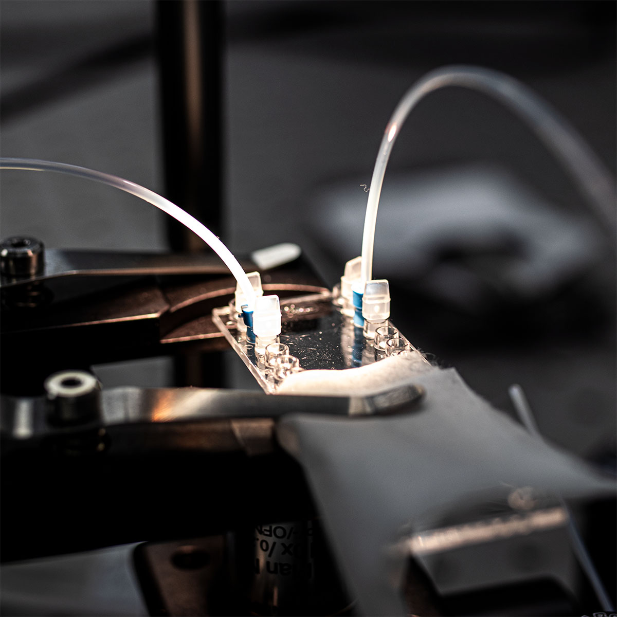 Microfluidic tray under cell sorter